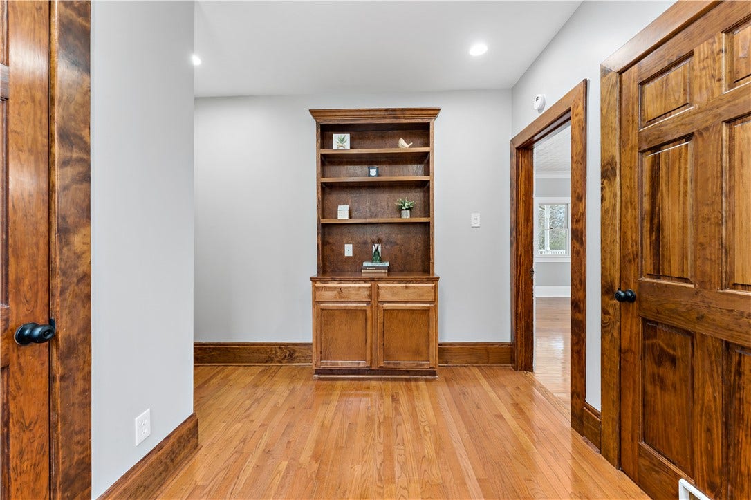 45 Redstone Ln, Washington, PA 15301