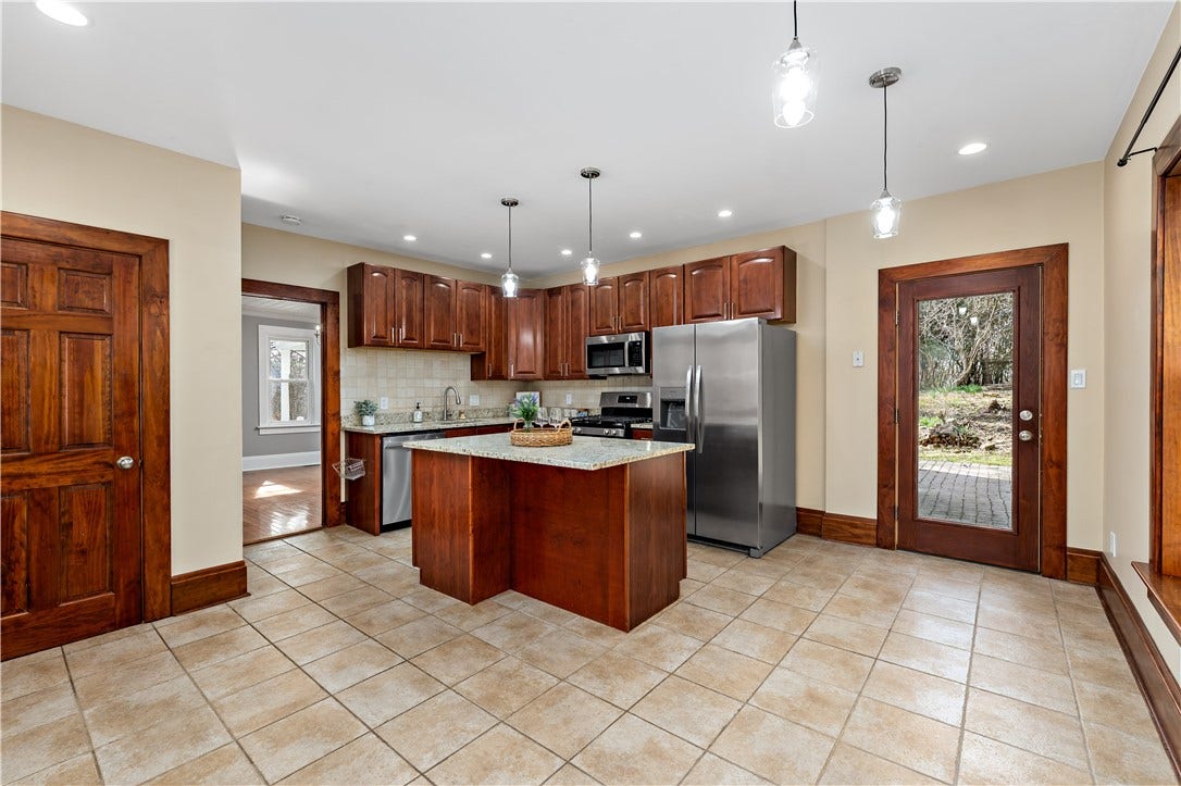 45 Redstone Ln, Washington, PA 15301