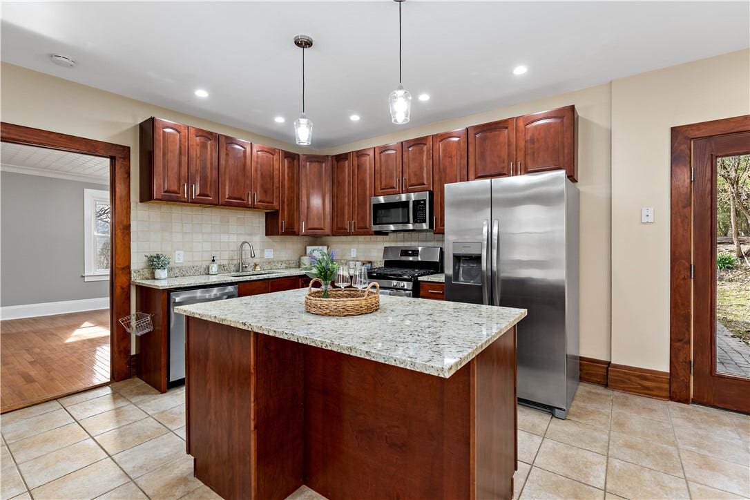 45 Redstone Ln, Washington, PA 15301