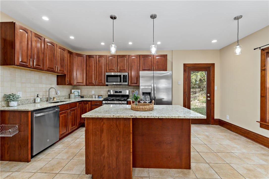 45 Redstone Ln, Washington, PA 15301
