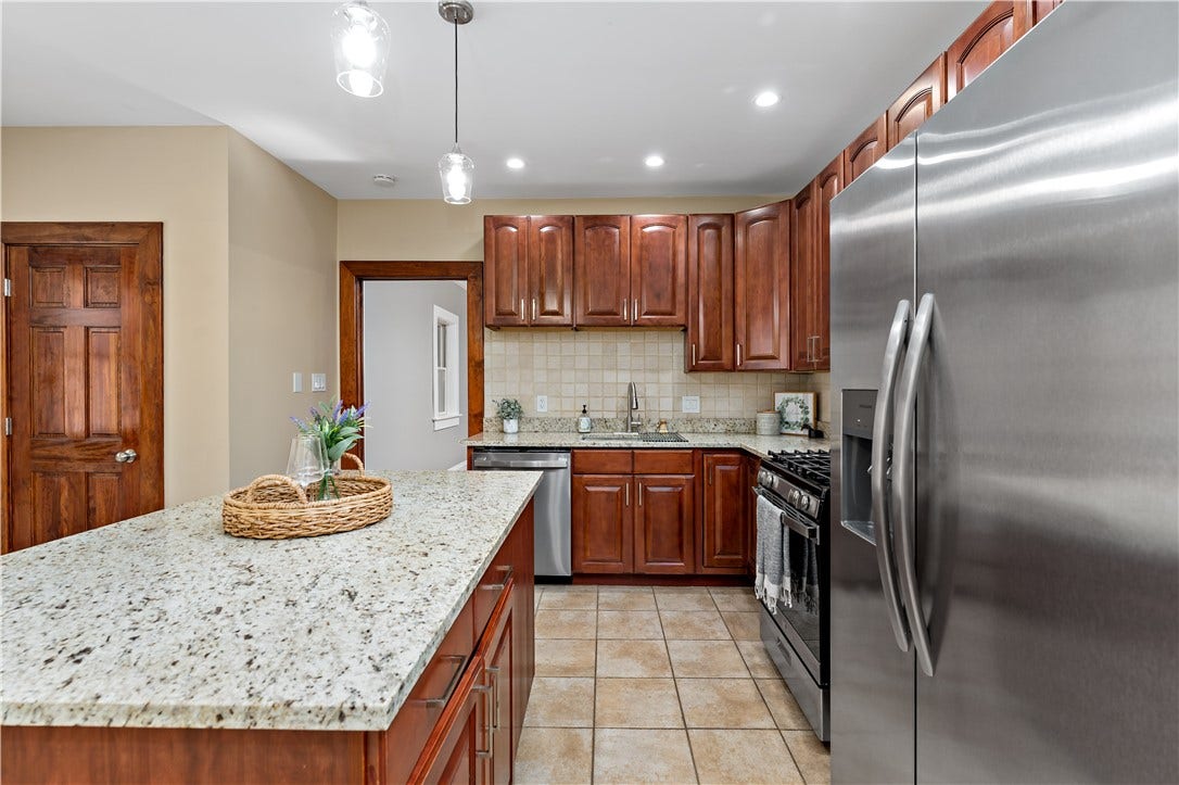45 Redstone Ln, Washington, PA 15301