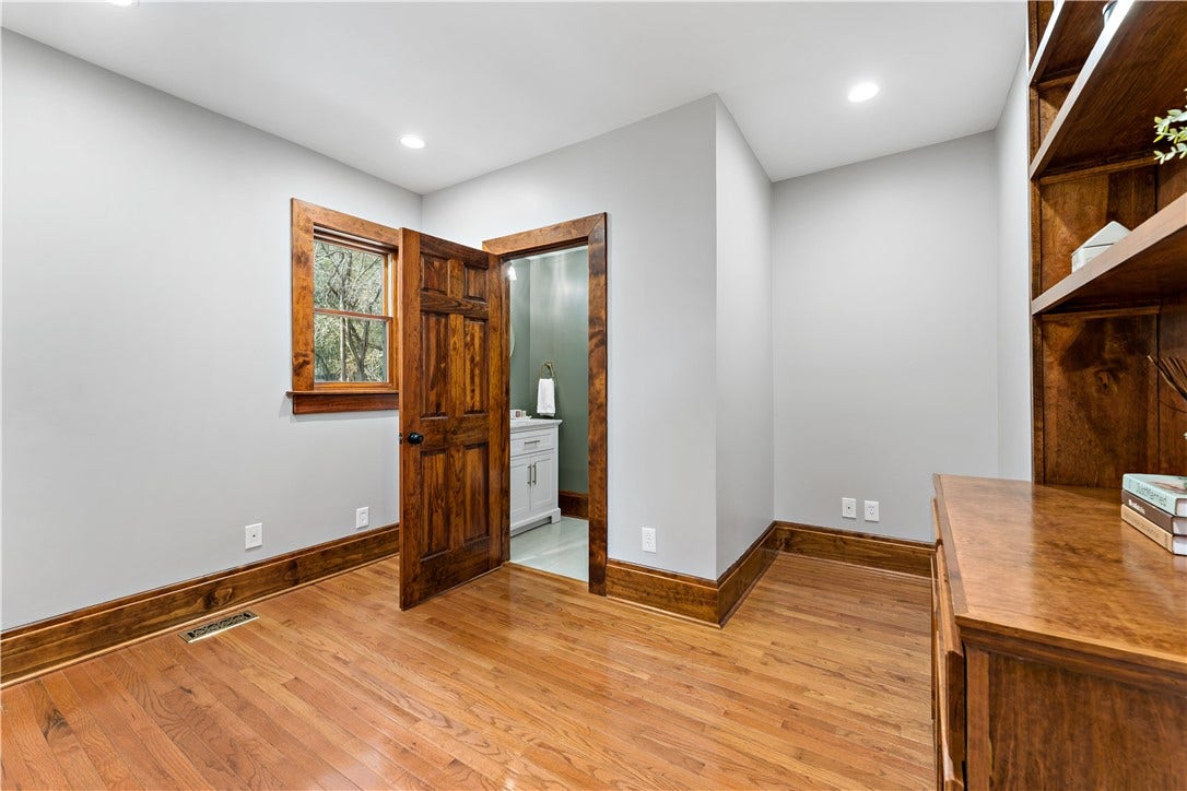 45 Redstone Ln, Washington, PA 15301