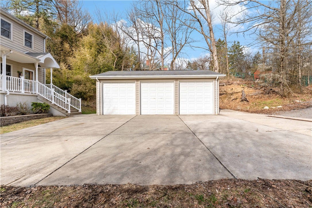 45 Redstone Ln, Washington, PA 15301