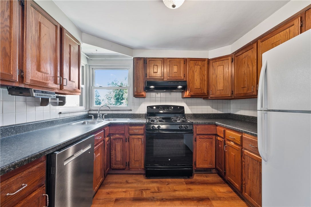 3210 Thornwood Dr, Bethel Park, PA 15102