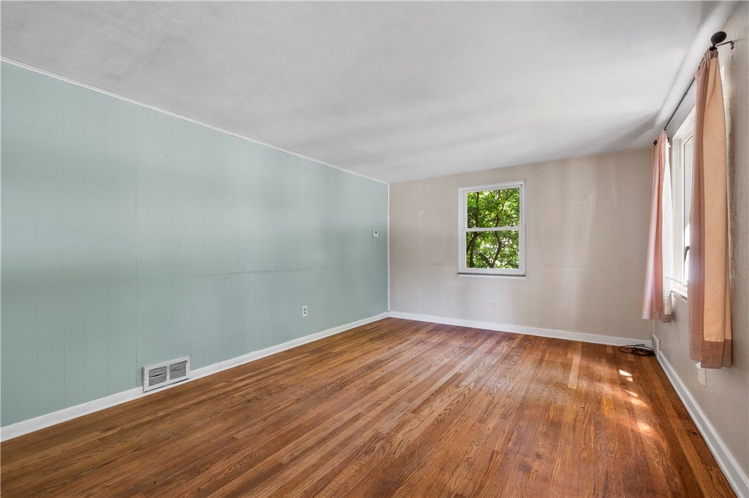3210 Thornwood Dr, Bethel Park, PA 15102