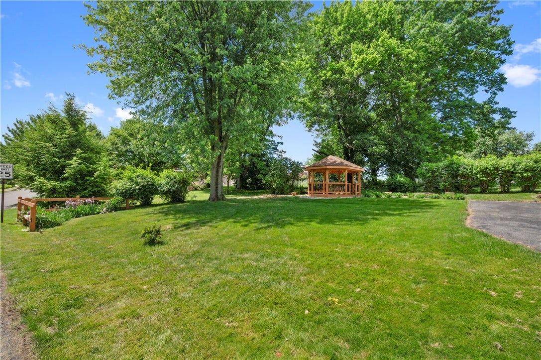 3210 Thornwood Dr, Bethel Park, PA 15102