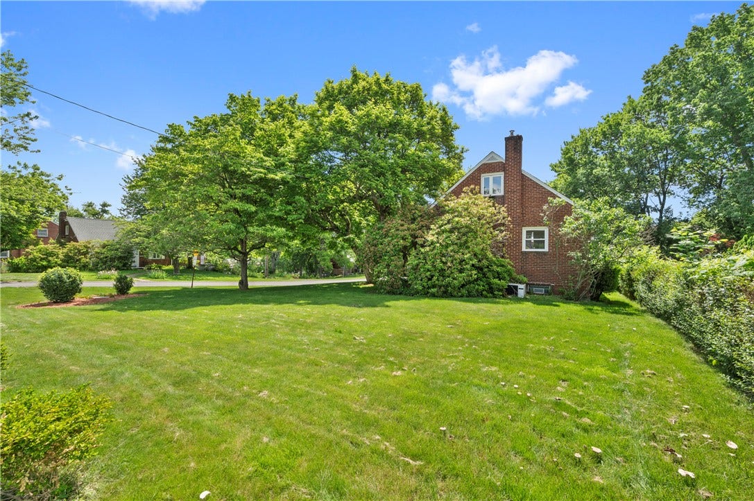 3210 Thornwood Dr, Bethel Park, PA 15102
