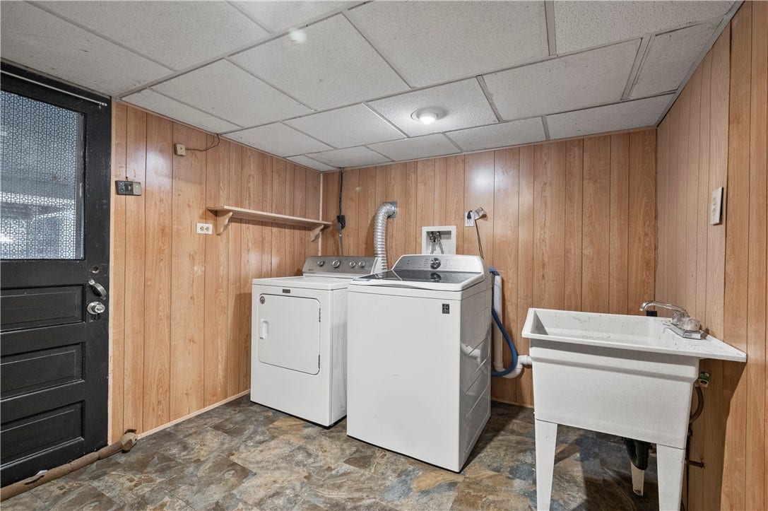 3210 Thornwood Dr, Bethel Park, PA 15102