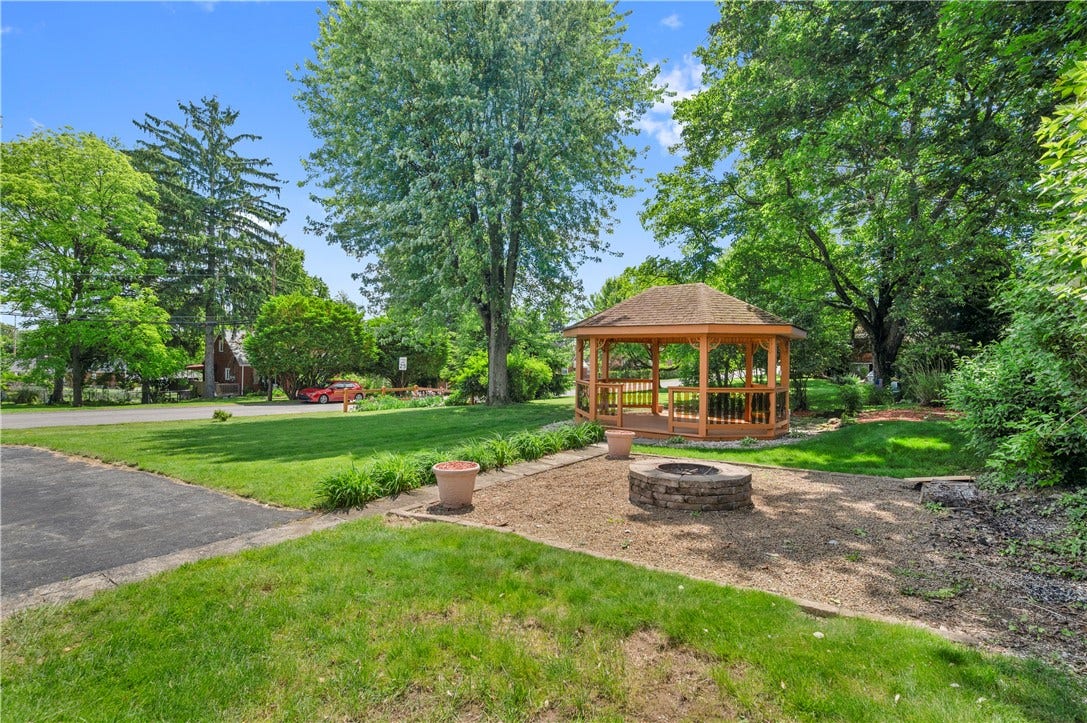 3210 Thornwood Dr, Bethel Park, PA 15102