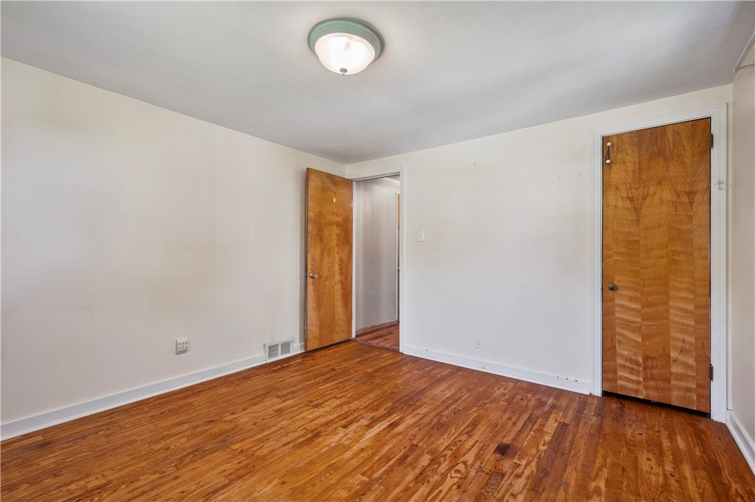 3210 Thornwood Dr, Bethel Park, PA 15102