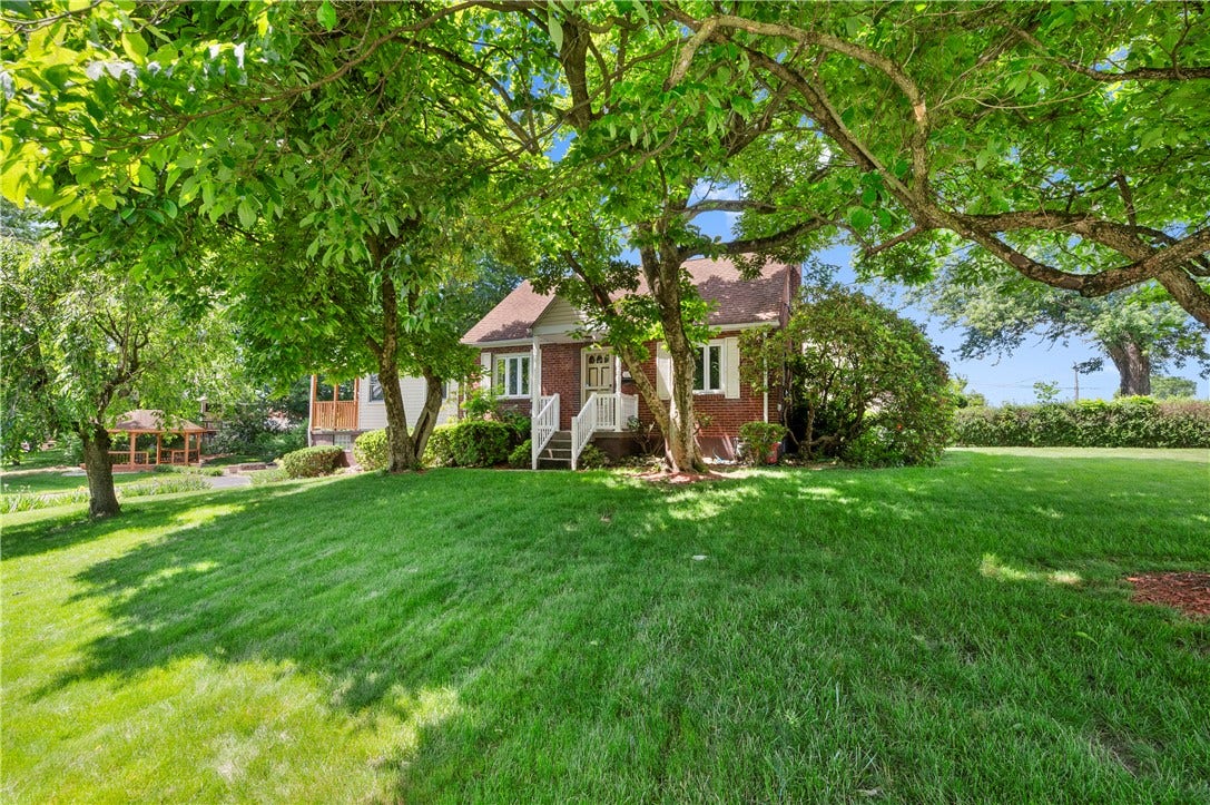 3210 Thornwood Dr, Bethel Park, PA 15102