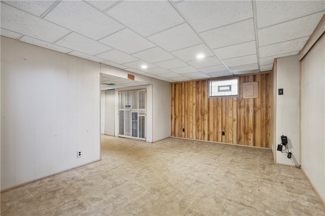 3210 Thornwood Dr, Bethel Park, PA 15102