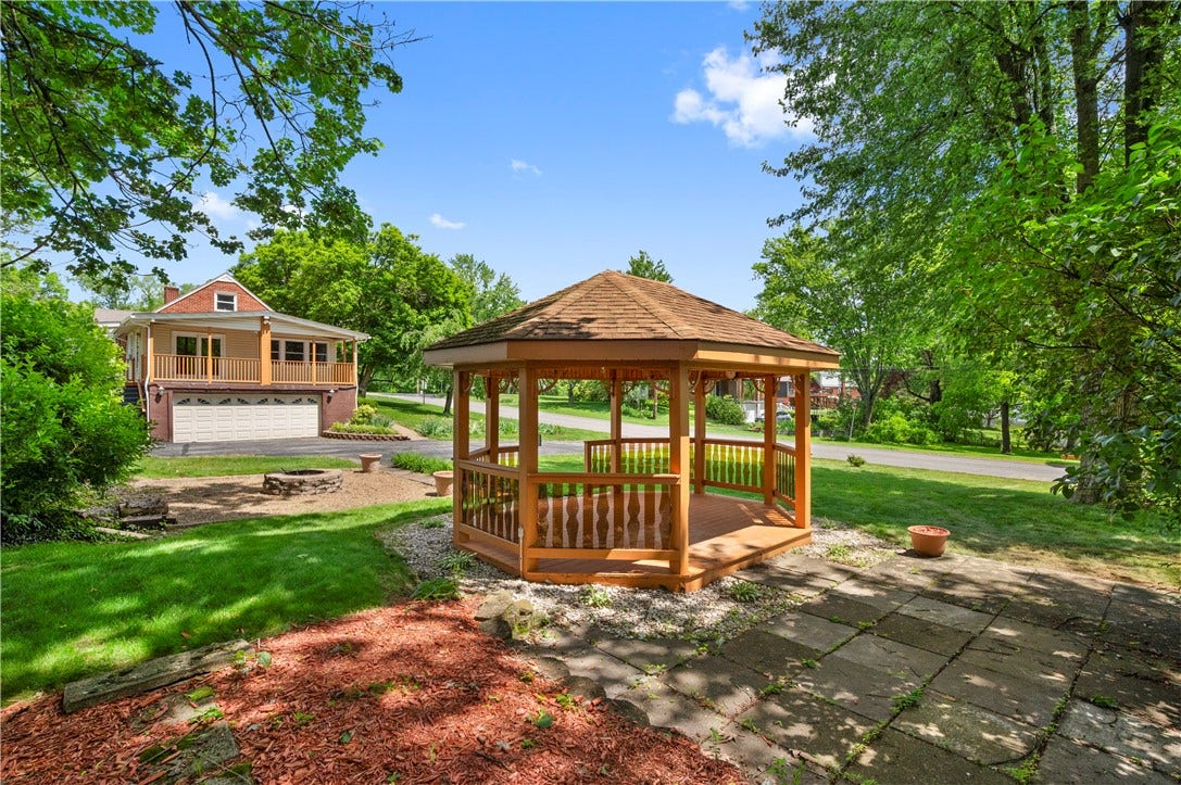 3210 Thornwood Dr, Bethel Park, PA 15102