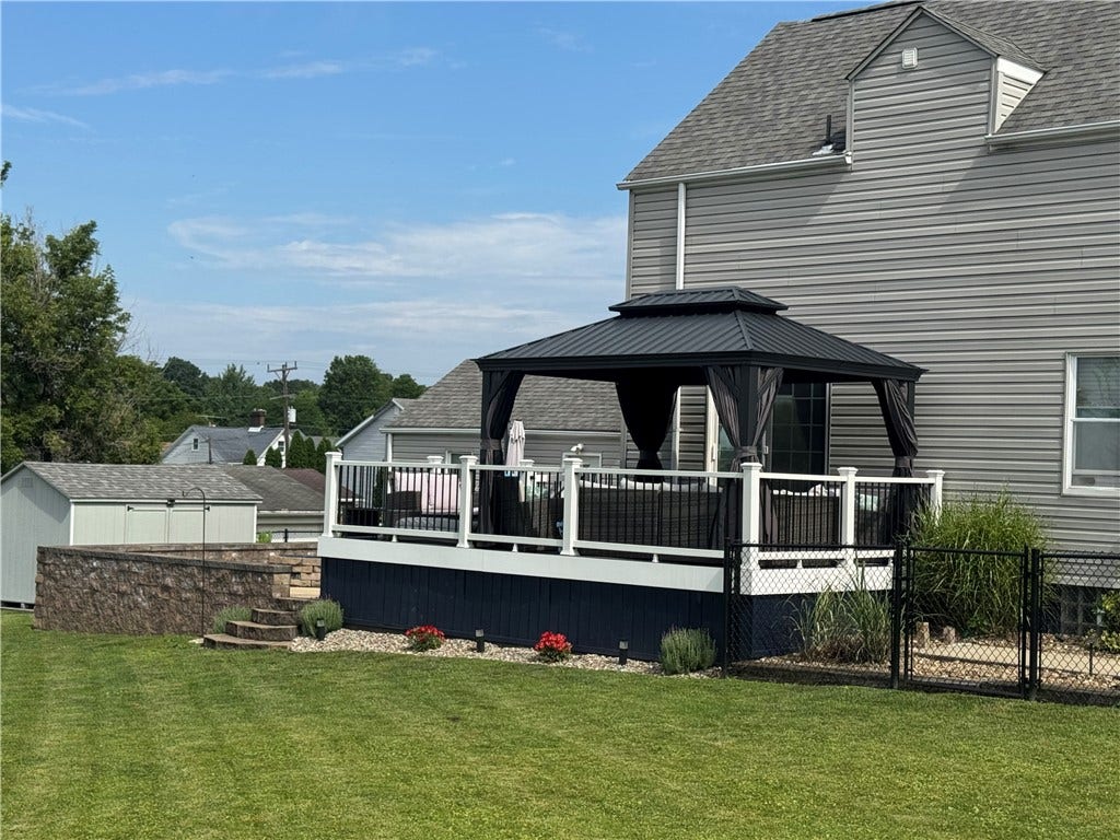 2119 Walnut Dr, Latrobe, PA 15650