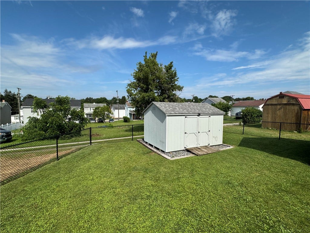 2119 Walnut Dr, Latrobe, PA 15650