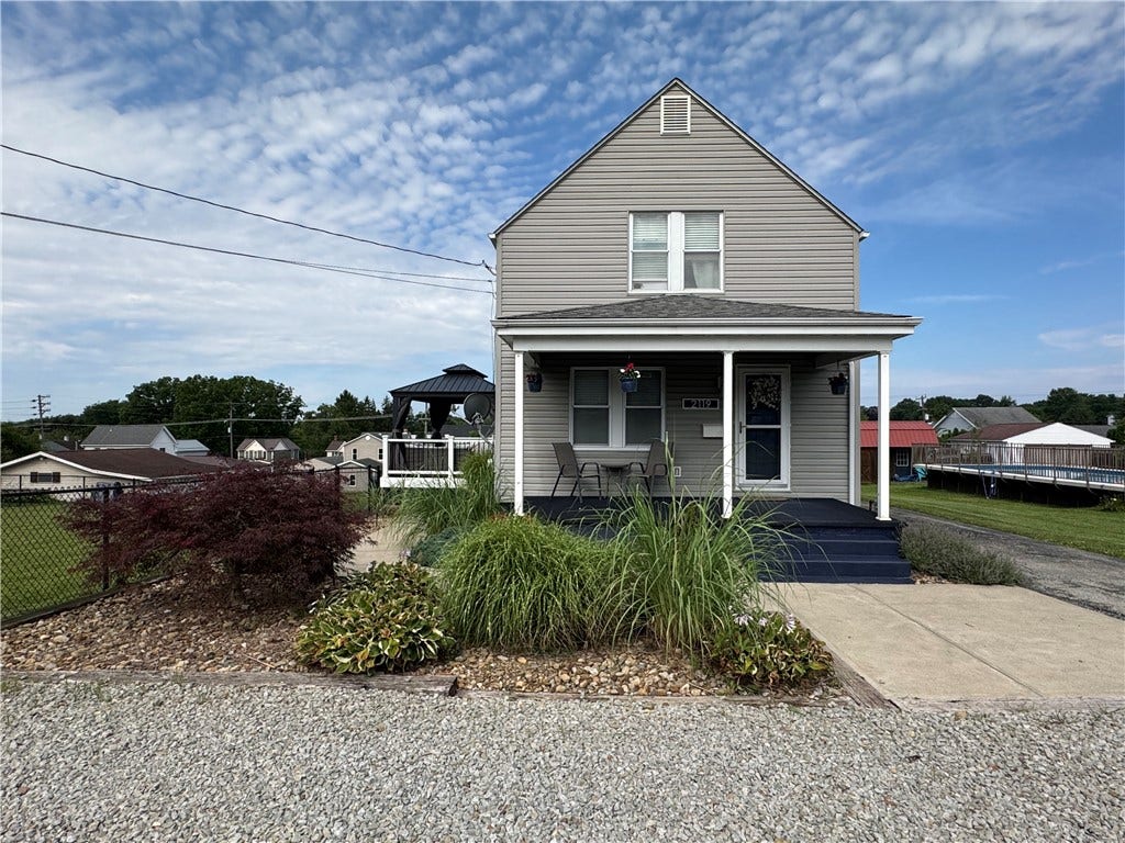 2119 Walnut Dr, Latrobe, PA 15650