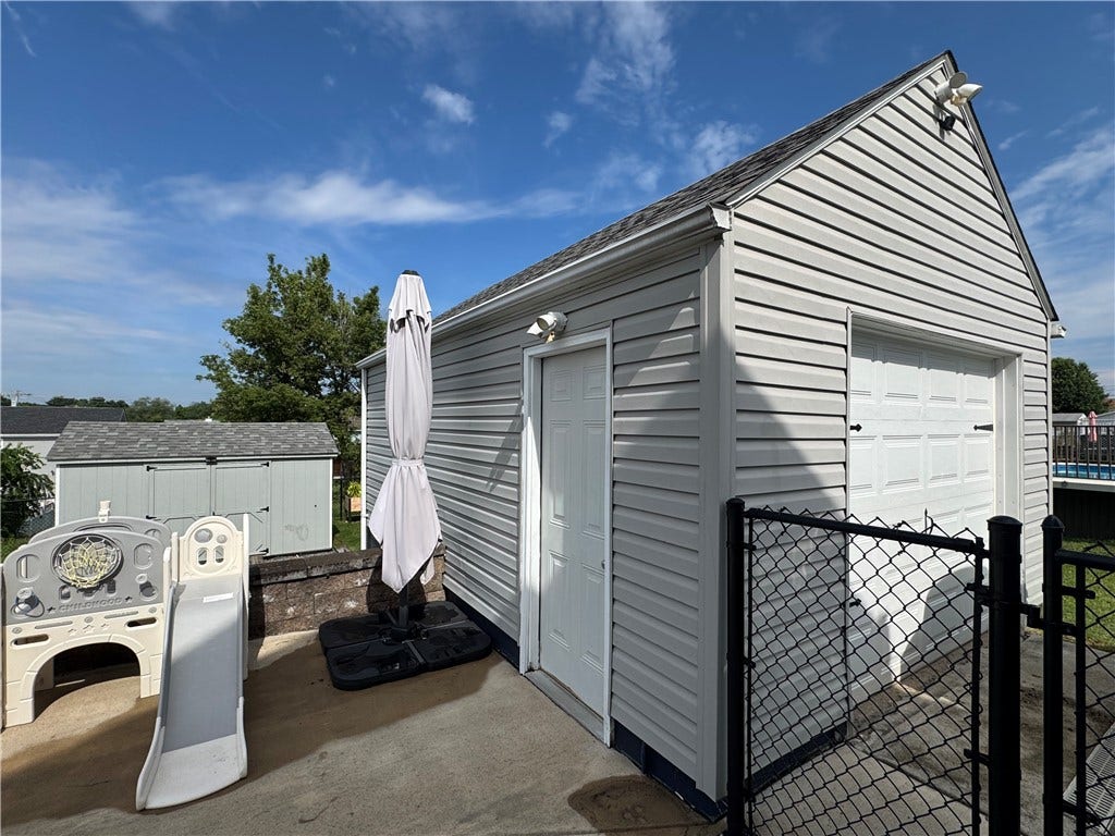 2119 Walnut Dr, Latrobe, PA 15650 2119 Walnut Dr, Latrobe, PA 15650