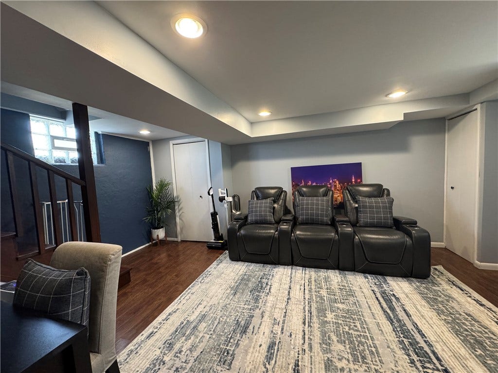 2119 Walnut Dr, Latrobe, PA 15650