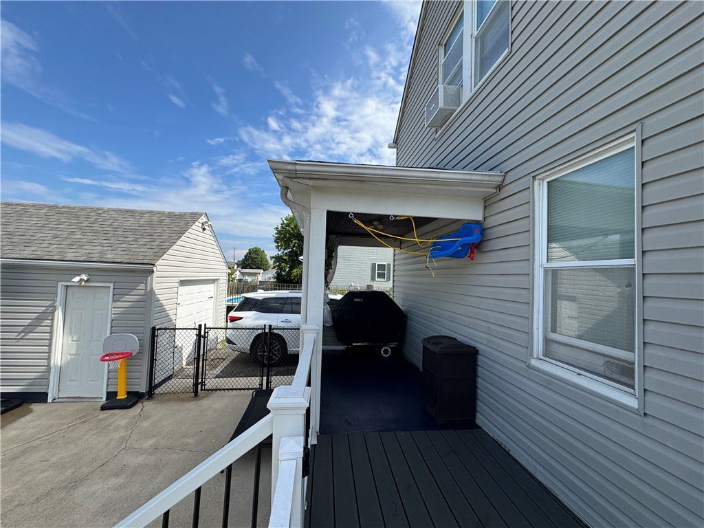 2119 Walnut Dr, Latrobe, PA 15650