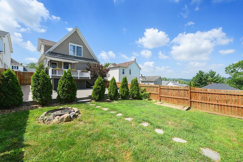 723 8th St, Irwin, PA 15642