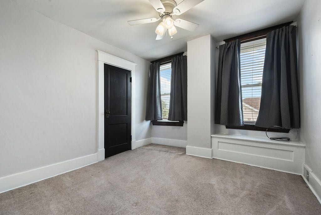 723 8th St, Irwin, PA 15642