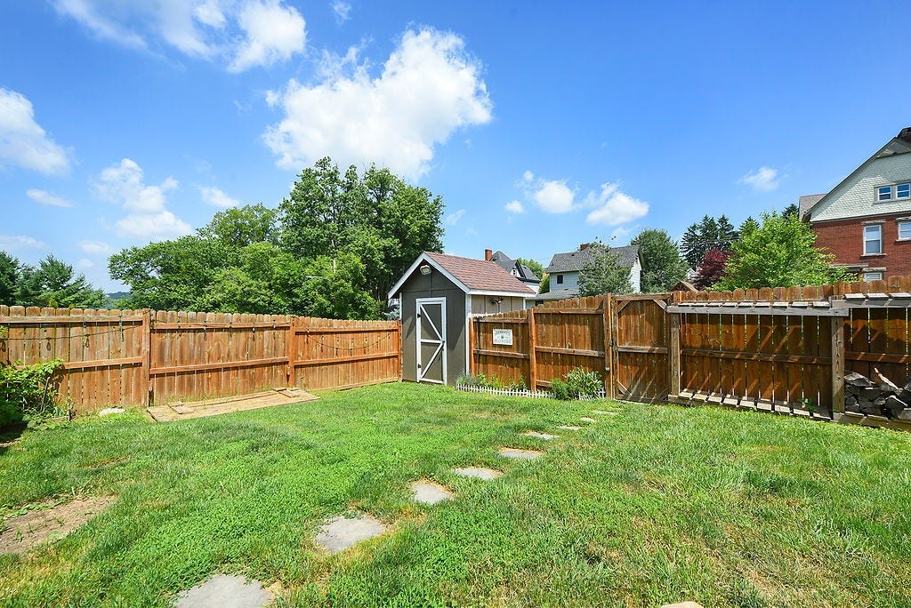 723 8th St, Irwin, PA 15642