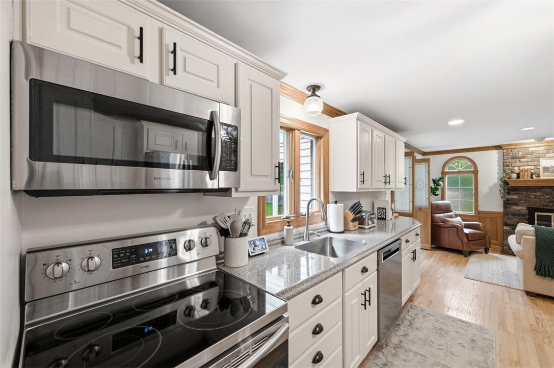1318 Plantation Dr, Bethel Park, PA 15102