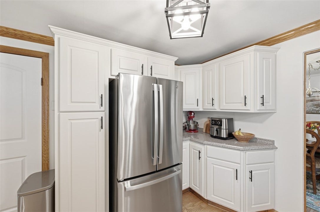 1318 Plantation Dr, Bethel Park, PA 15102