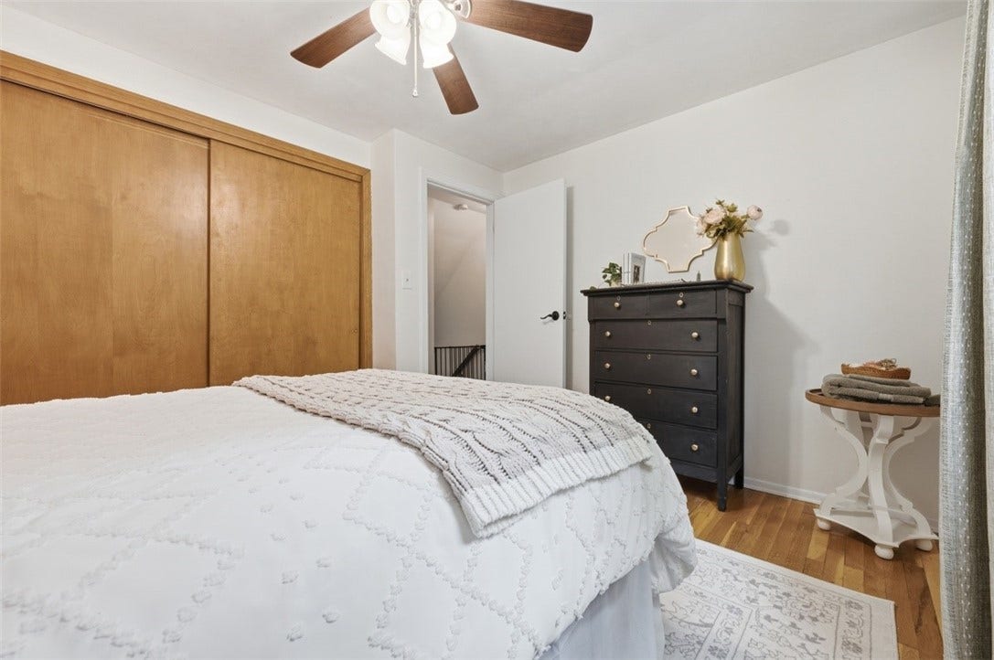 1318 Plantation Dr, Bethel Park, PA 15102
