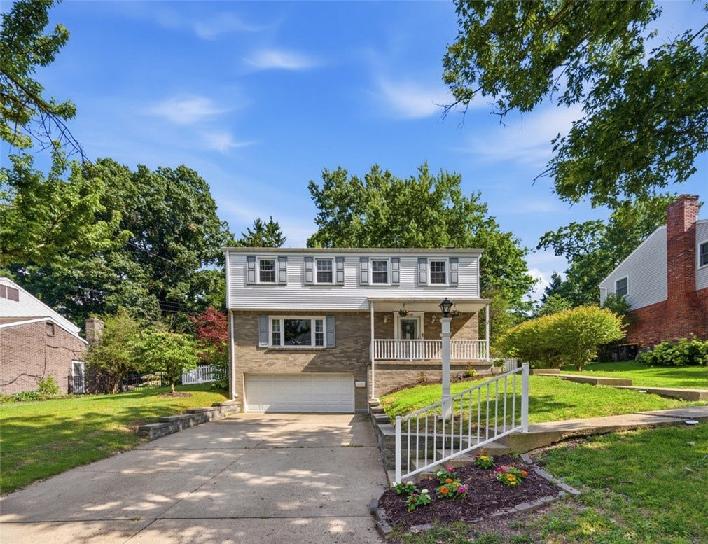 1318 Plantation Dr, Bethel Park, PA 15102