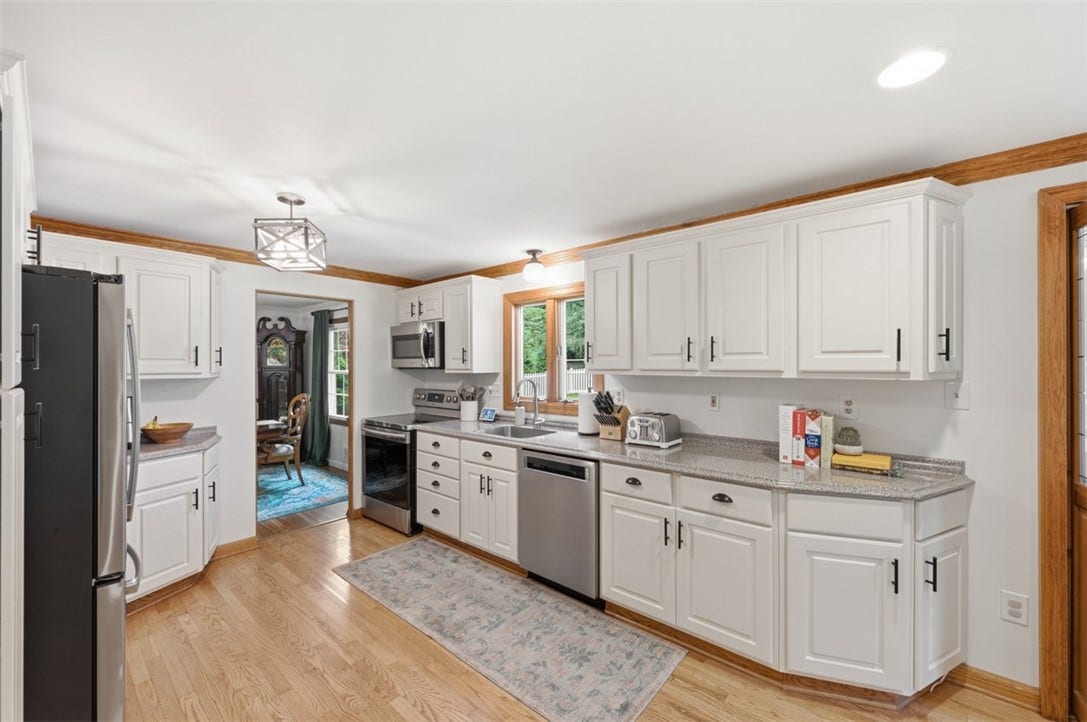 1318 Plantation Dr, Bethel Park, PA 15102