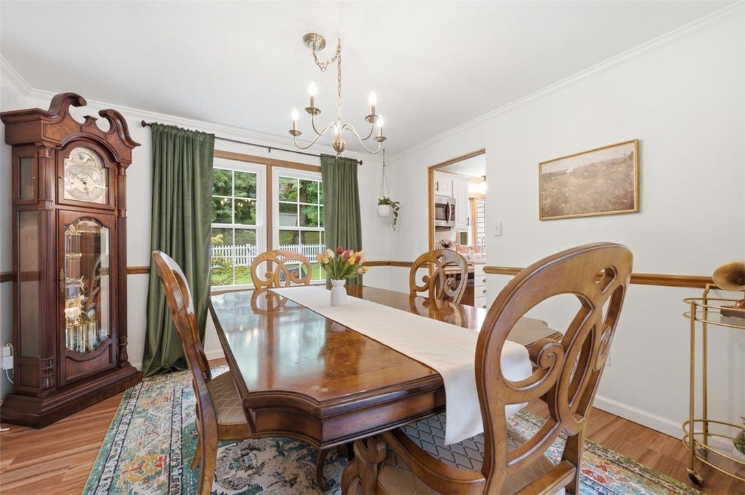 1318 Plantation Dr, Bethel Park, PA 15102
