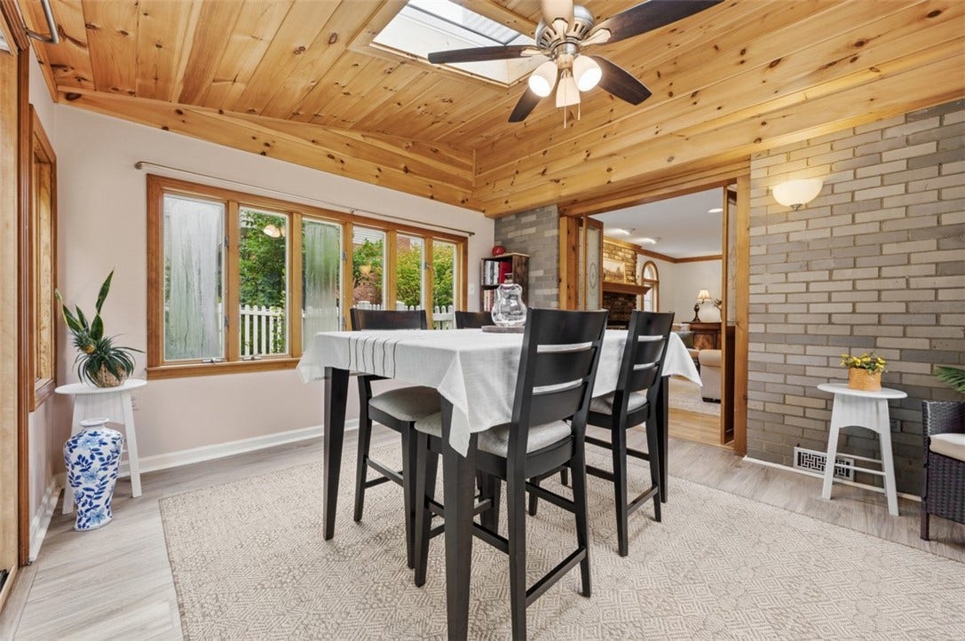 1318 Plantation Dr, Bethel Park, PA 15102