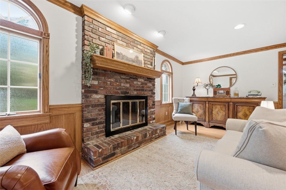 1318 Plantation Dr, Bethel Park, PA 15102