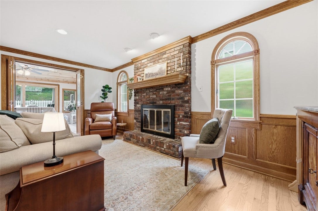 1318 Plantation Dr, Bethel Park, PA 15102