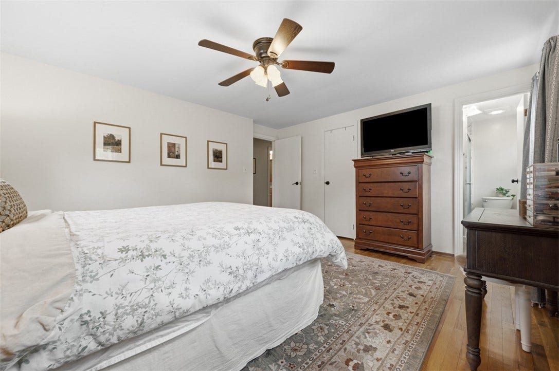 1318 Plantation Dr, Bethel Park, PA 15102