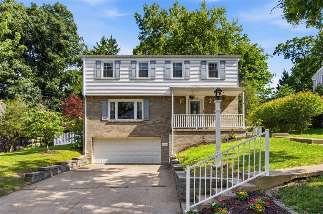 1318 Plantation Dr, Bethel Park, PA 15102