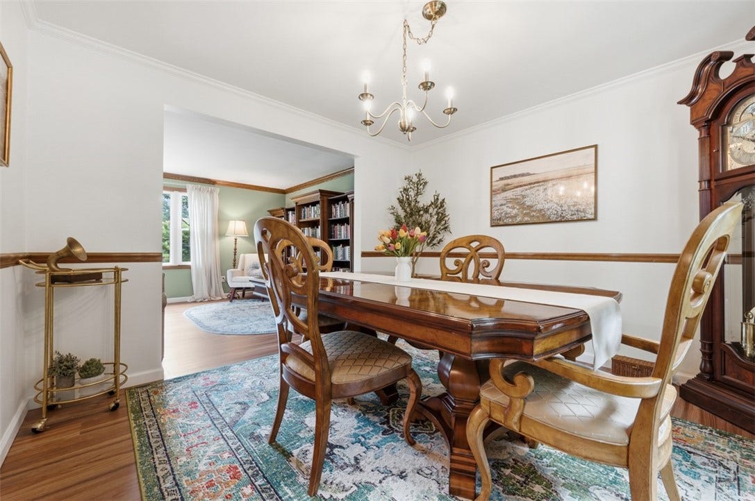 1318 Plantation Dr, Bethel Park, PA 15102