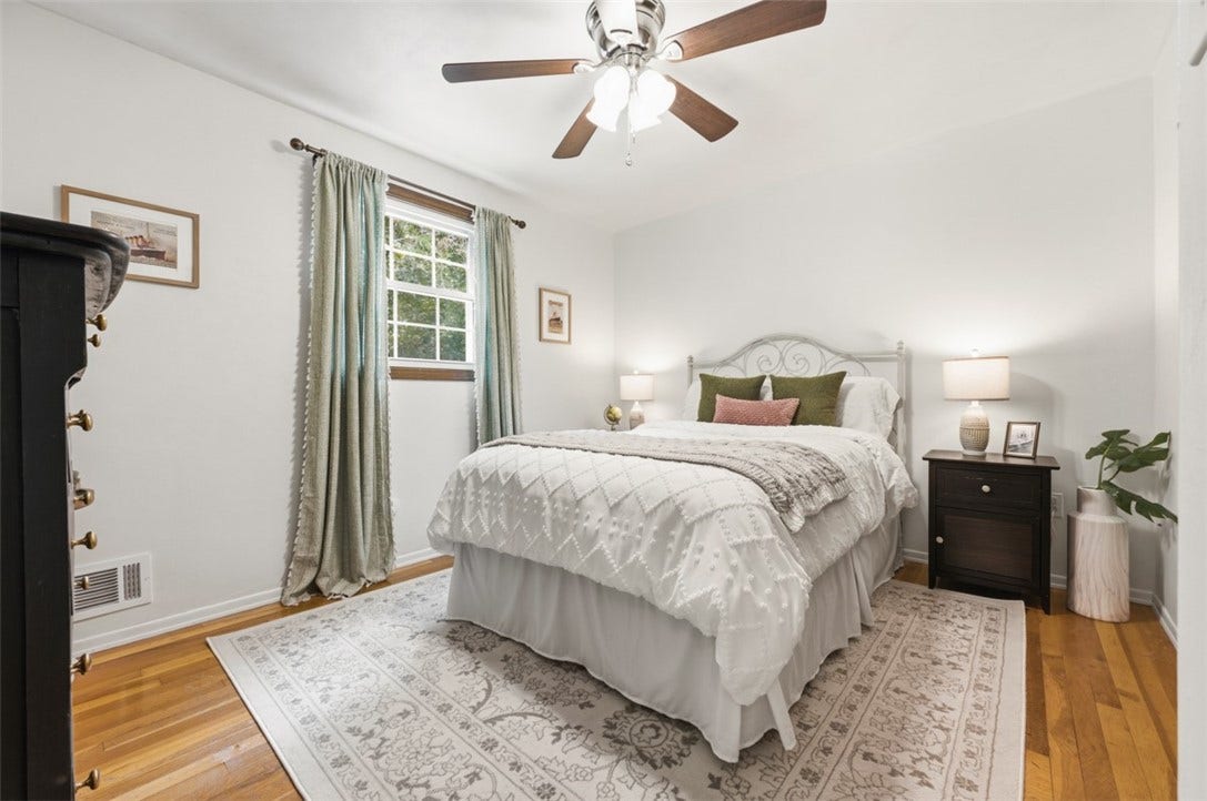 1318 Plantation Dr, Bethel Park, PA 15102