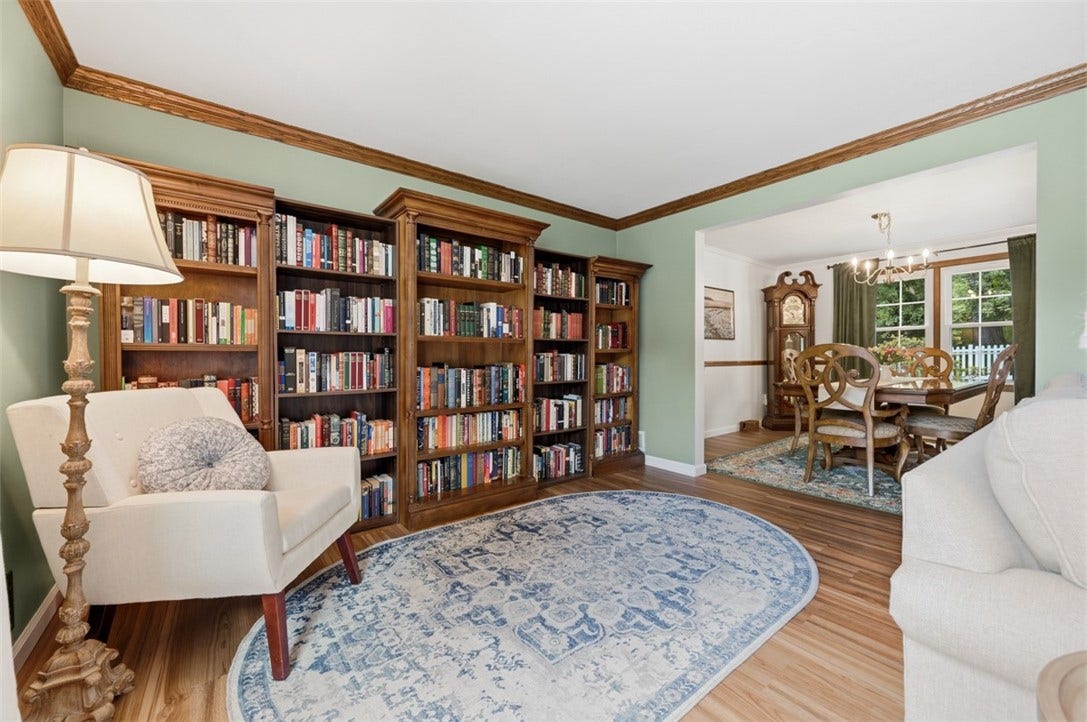 1318 Plantation Dr, Bethel Park, PA 15102