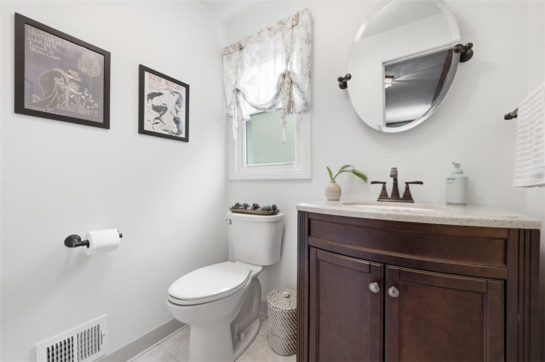1318 Plantation Dr, Bethel Park, PA 15102
