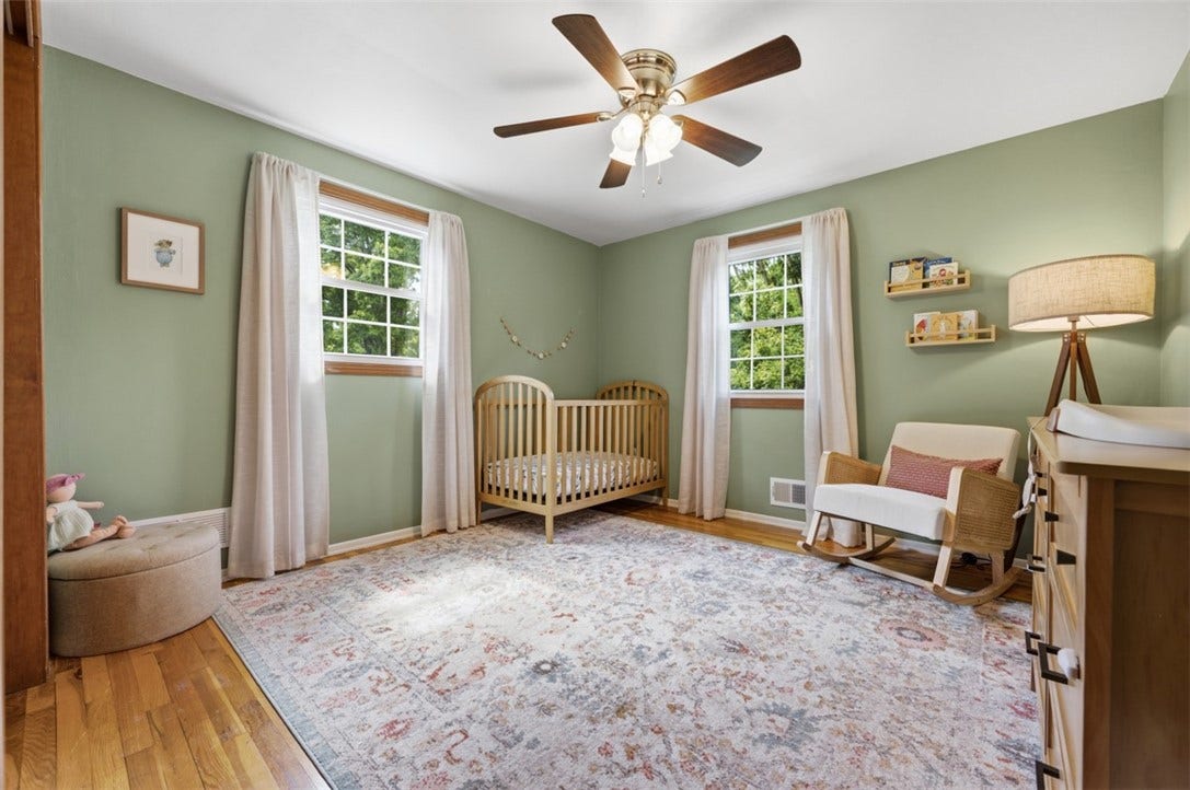 1318 Plantation Dr, Bethel Park, PA 15102