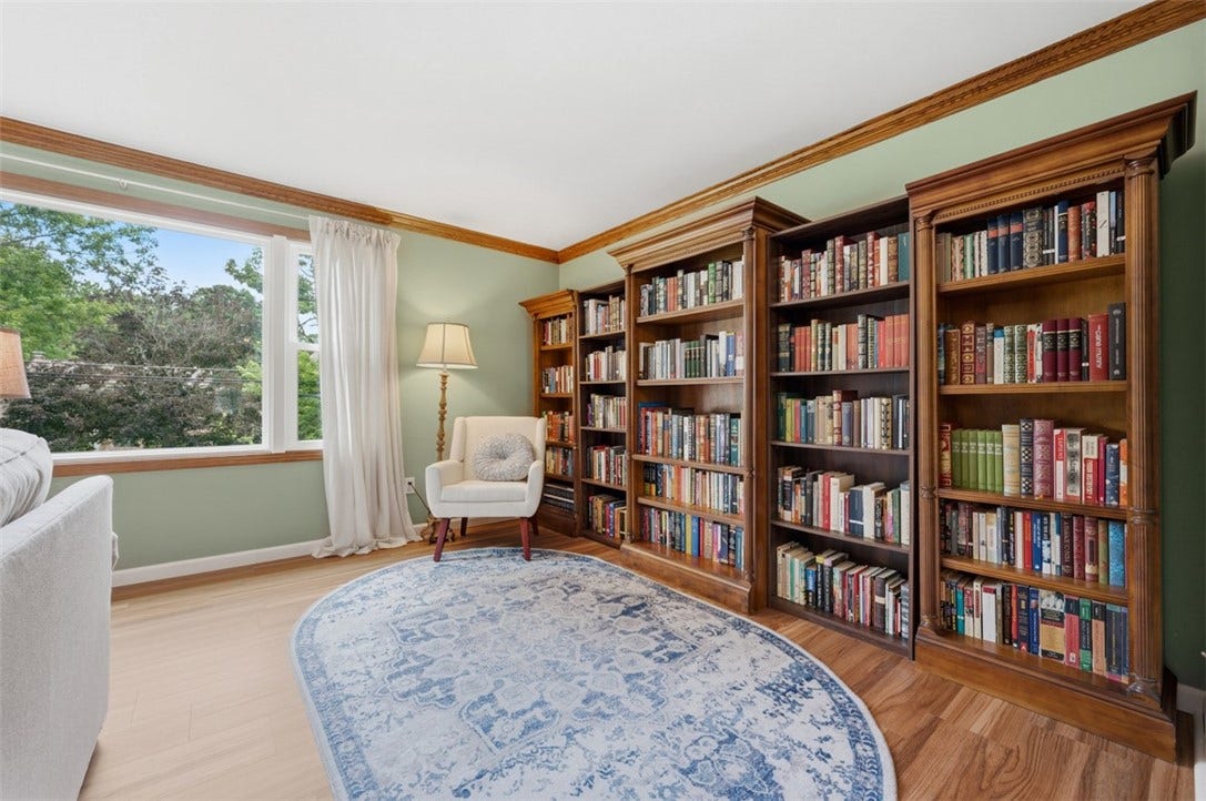 1318 Plantation Dr, Bethel Park, PA 15102