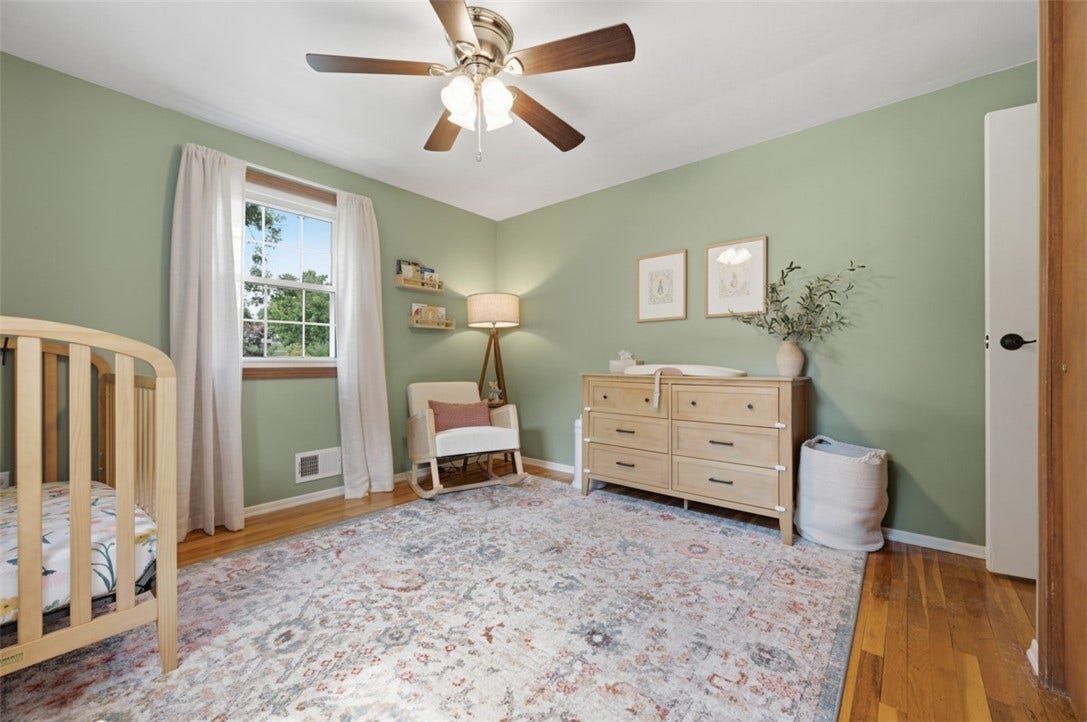 1318 Plantation Dr, Bethel Park, PA 15102