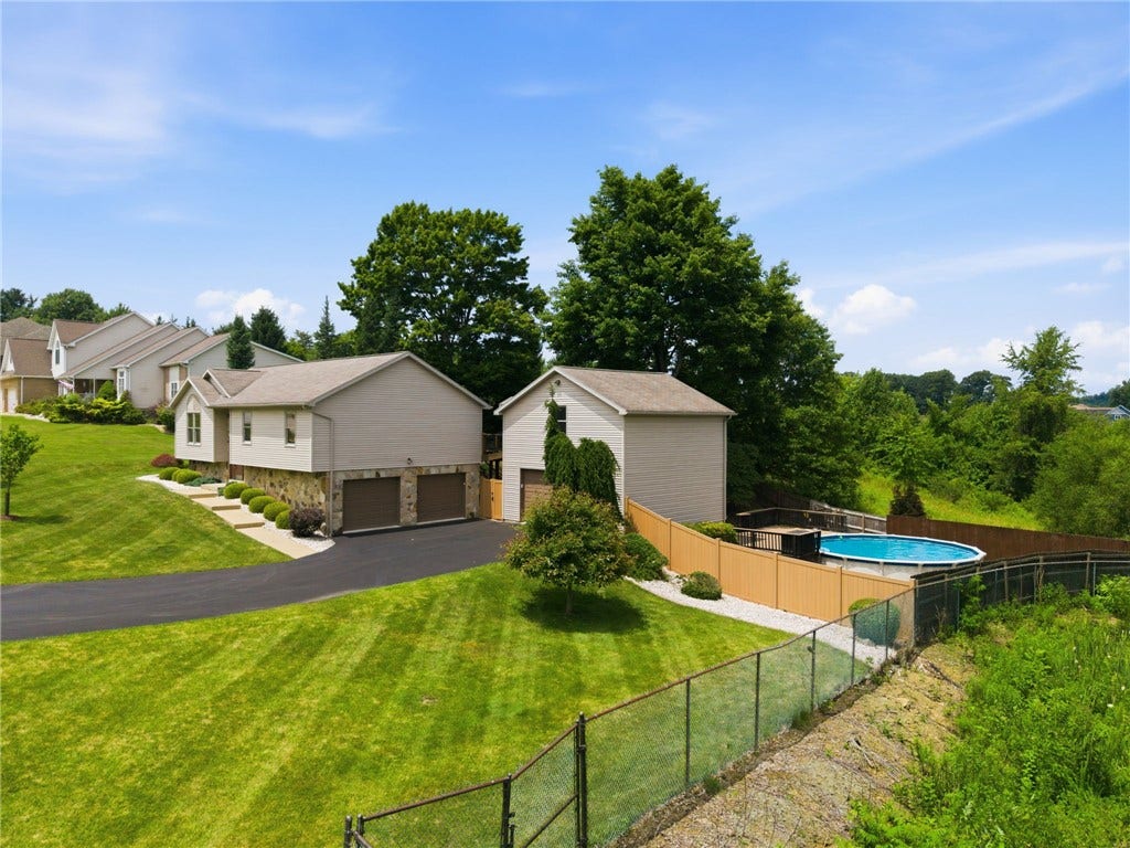 422 Primrose Drive, Greensburg, PA 15601
