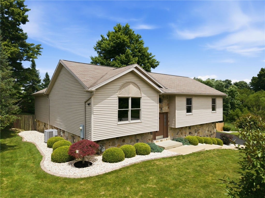 422 Primrose Drive, Greensburg, PA 15601