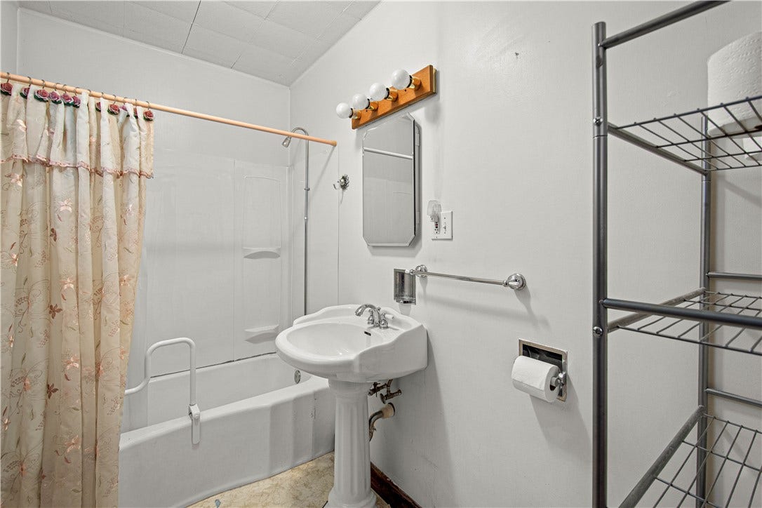 143 Bellevue St, Washington, PA 15301