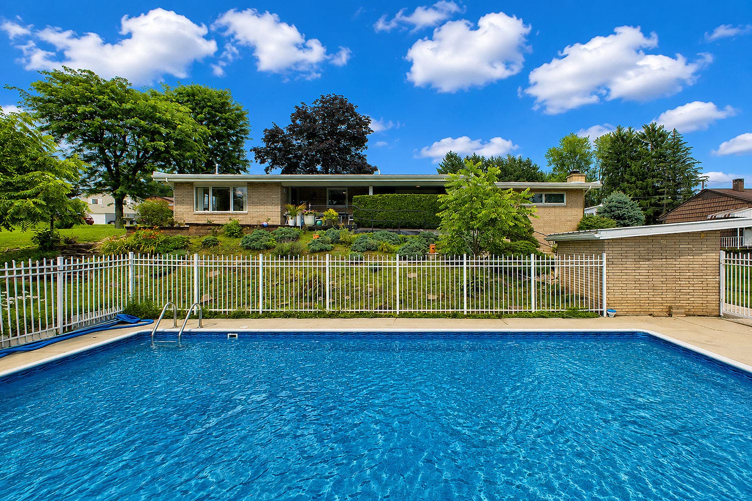 27 Dolly Avenue, Jeannette, PA 15644