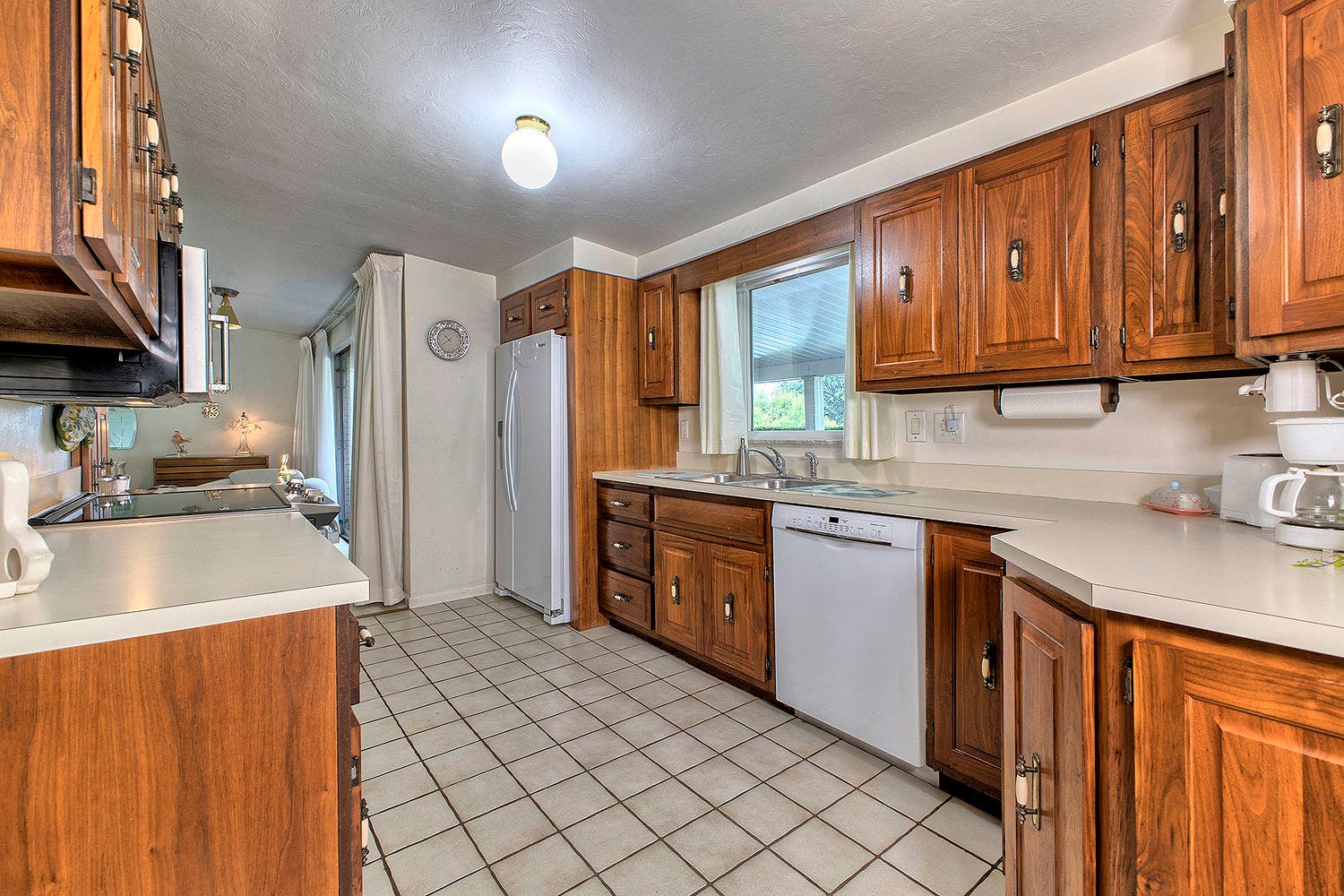 27 Dolly Avenue, Jeannette, PA 15644