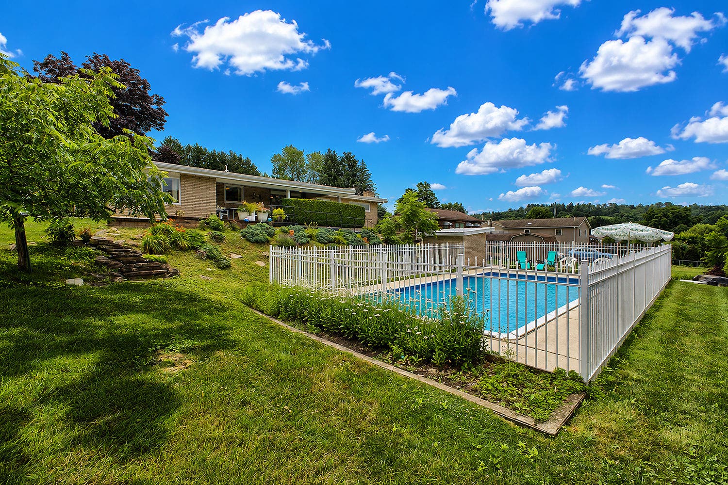 27 Dolly Avenue, Jeannette, PA 15644
